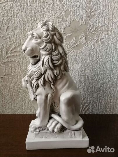 Статуэтка Лев