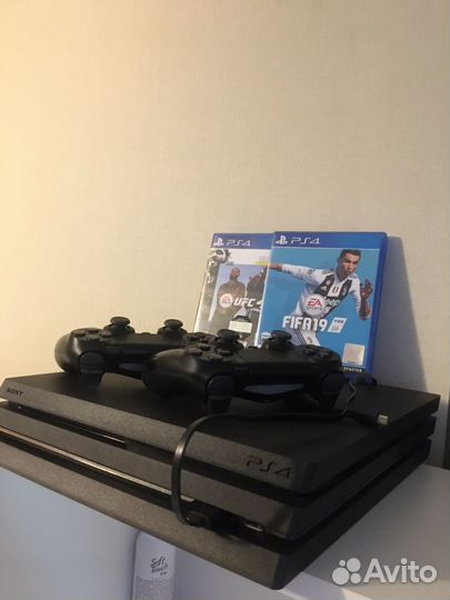 Sony PS4 pro 1tb, 2 геймпада + 10 игр