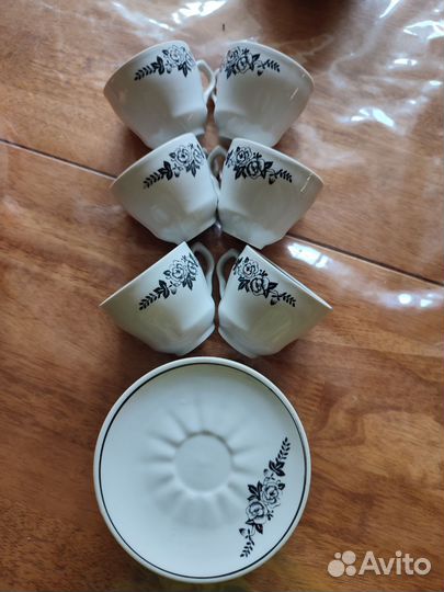 Кофейные чашки с блюдцами. Кофейный сервиз