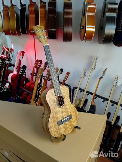 Новое укулеле тенор martin romas MR-03Z