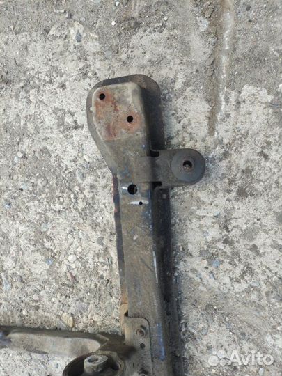 Подрамник передний Chrysler Cirrus Lxi седан 2.5L