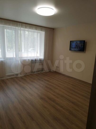 2-к. квартира, 50 м², 1/3 эт.