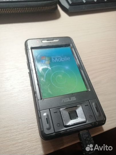 Смартфон asus P535