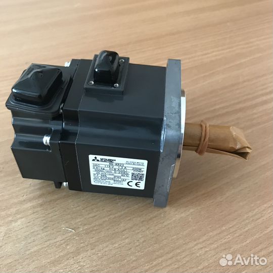 Серво-двигатель Mitsubishi HG-KR23