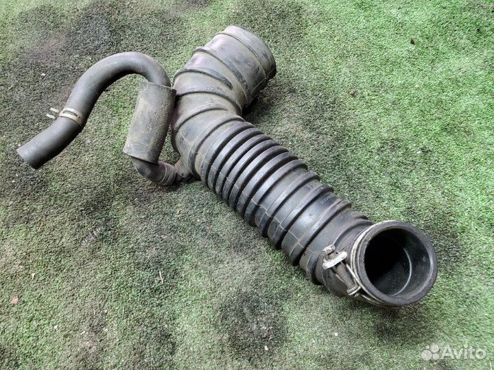 Патрубок воздушного фильтра Mitsubishi Pajero 3