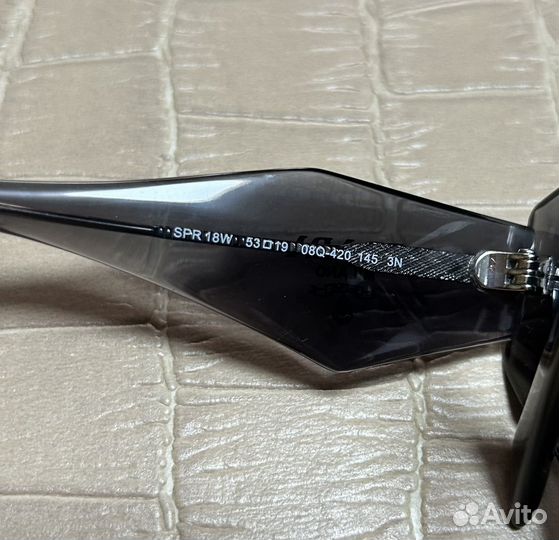 Солнцезащитные очки prada