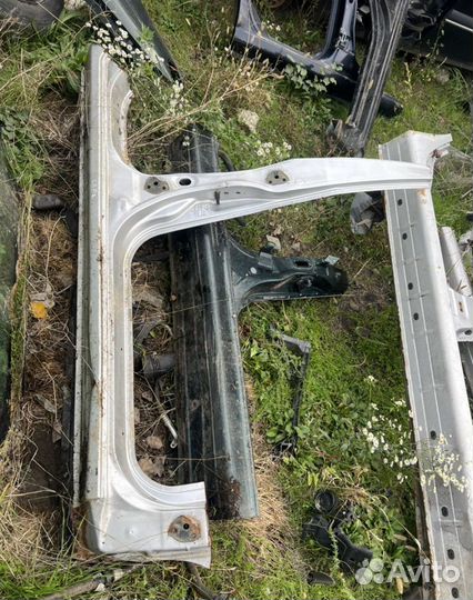 Порог правый Honda Capa