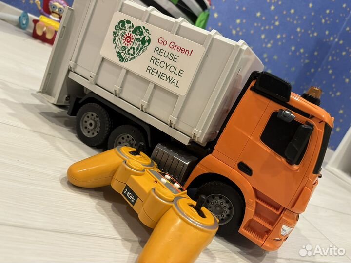 Мусоровоз на радиоуправлении Mercedes-Benz