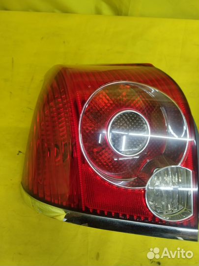 Задние фонари Toyota Avensis T250
