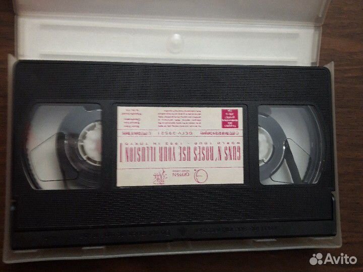 Видеокассета с записью концерта Gn'R