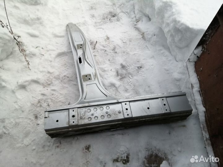 Стойка кузова центральная правая BMW X5 e53