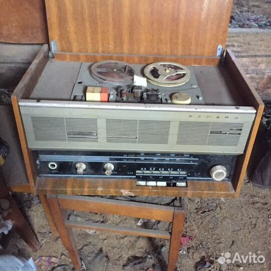 Катушечный магнитофон, радиоприёмник Рекорд