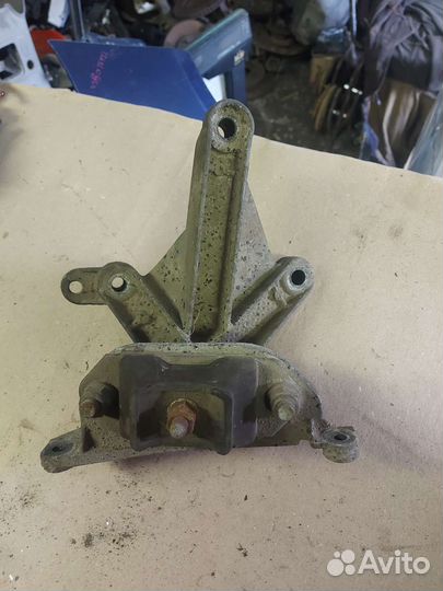 Подушка коробки кронштейн Renault Logan 1