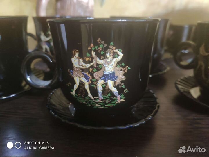 Чашки с блюдцами