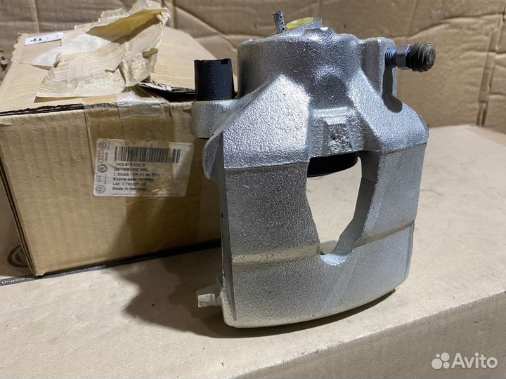 Суппорт тормозной передний левый VAG Новый