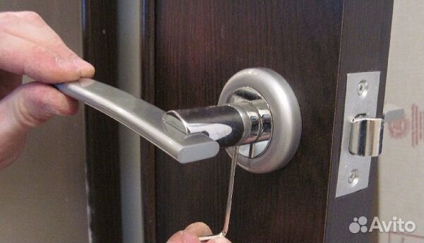 Установка дверных замков