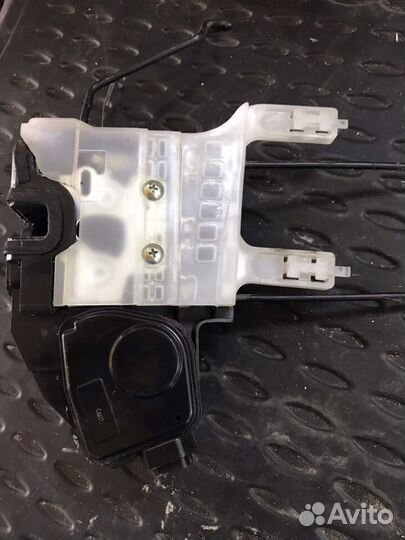 Замок двери Hyundai Tucson передний левый