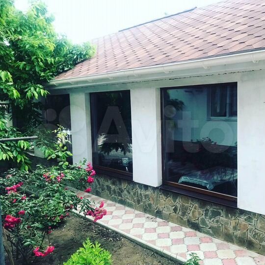 Дом 1010 м² на участке 6,5 сот.