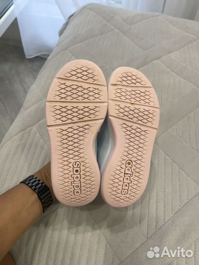 Кроссовки adidas 32
