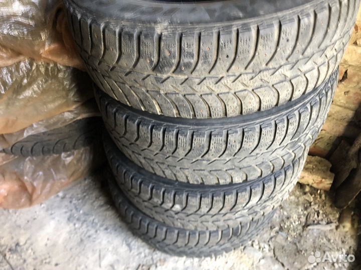 Bridgestone Ice Cruiser 5000 235/65 R17