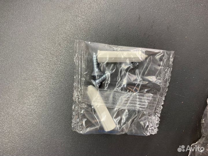 Держатель для туалетной бумаги с полкой для мобиль