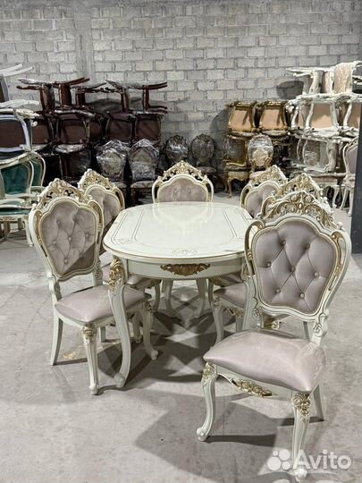 Стол и стулья