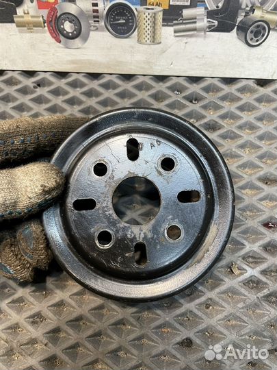 Шкив помпы Nissan Primera P12 02г. 1.8 QG18