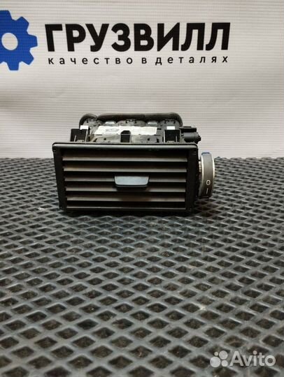 Дефлектор обдува салона правый Volvo FH4 82246422