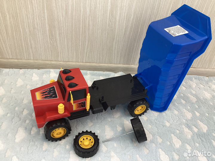 Большие грузовик и пирамидка (50+ см)