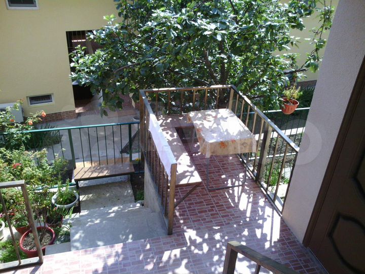 Комната 25 м², 1/3 эт.