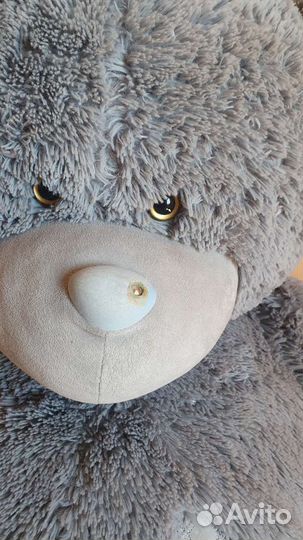 Большой плюшевый медведь