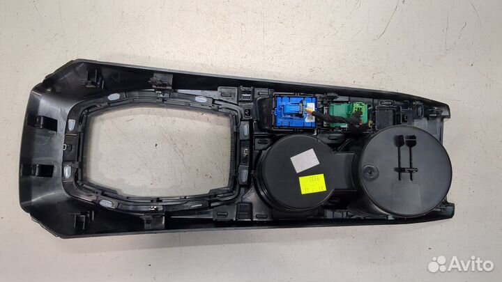 Пластик центральной консоли Peugeot 208, 2022