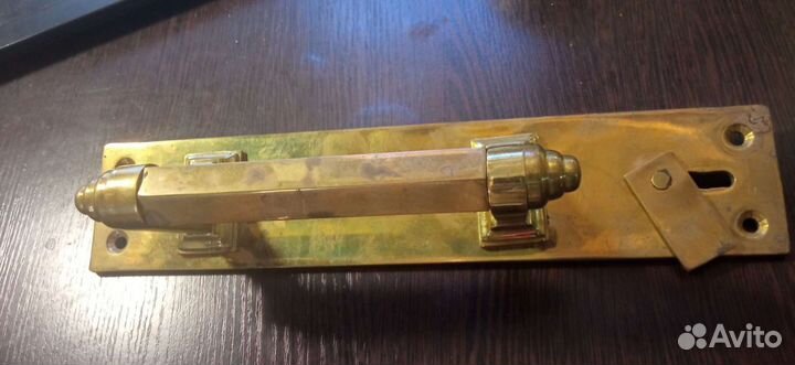 Бронзовая дверная ручка