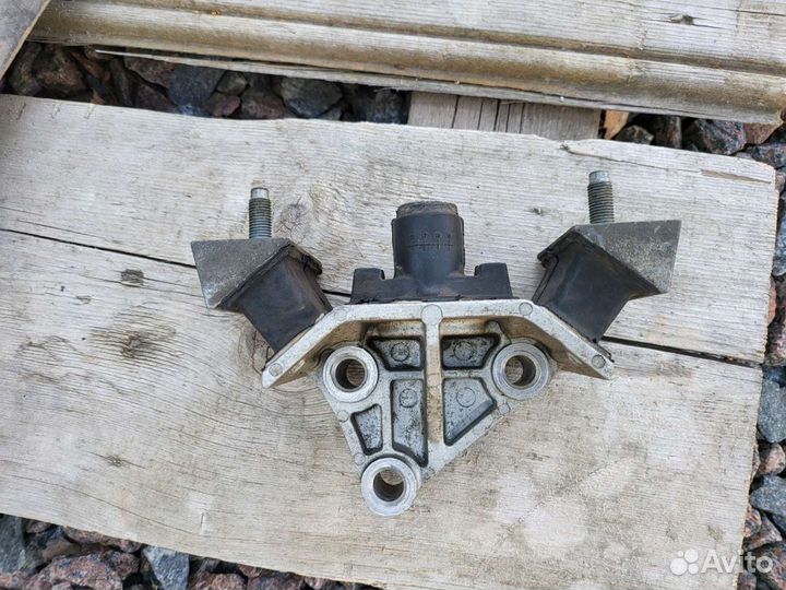 Подушка опора раздаточной коробки АКПП Stinger Kia