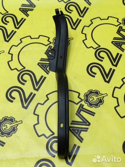 Накладка петли багажника задняя правая Toyota