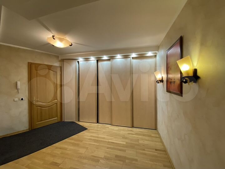 3-к. квартира, 133 м², 2/4 эт.