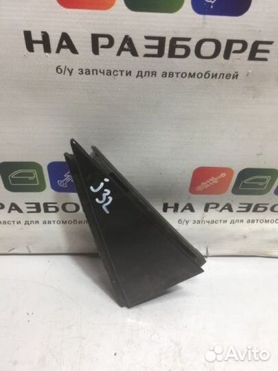 Накладка двери внутренняя задняя правая Nissan