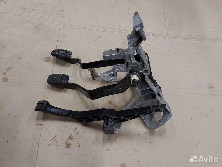 Педали тормоза сцепление Audi 80 b3/b4