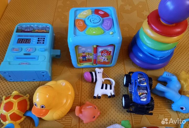 Детские игрушки пакетом и коврик пазл