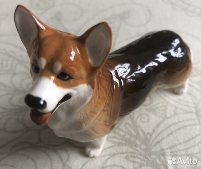 Фарфоровые статуэтки собаки породы вельш- корги