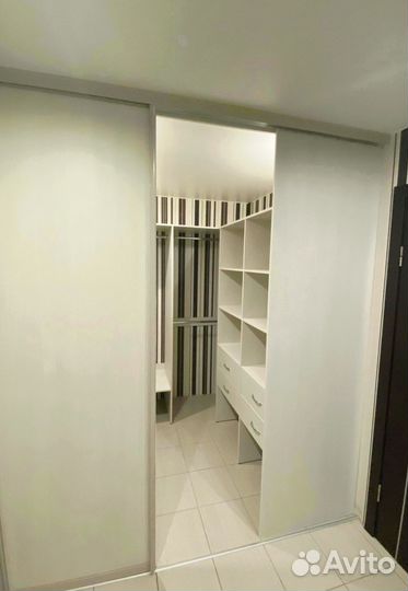 Шкафы распашные