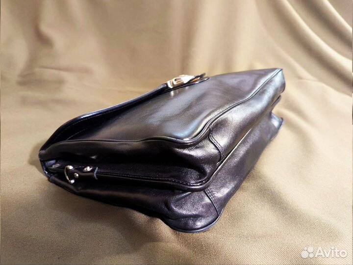 Портфель Eminsа вместительный. Натуральная кожа. О