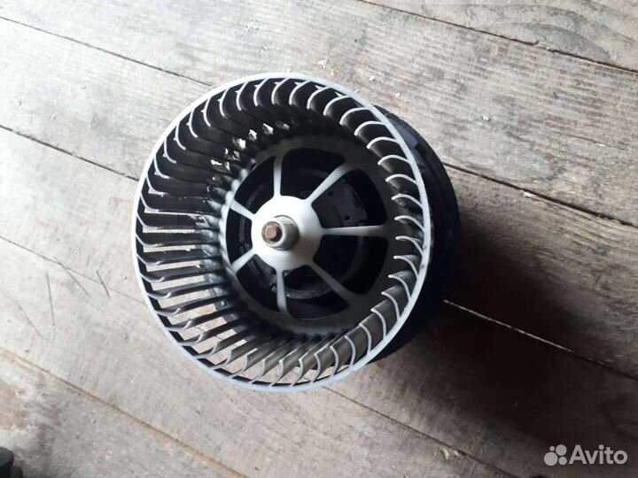 Моторчик печки Volkswagen Sharan 2003 год