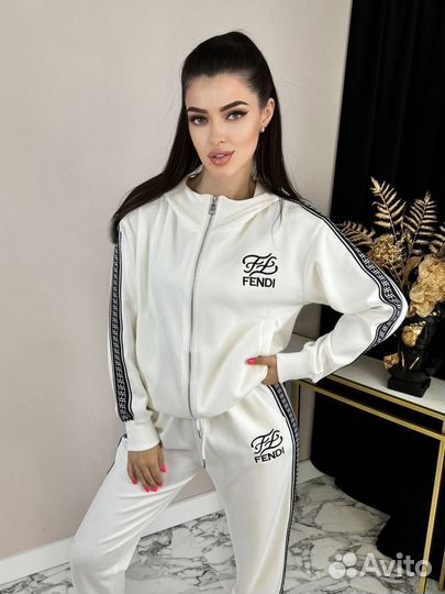 Спортивный костюм женский