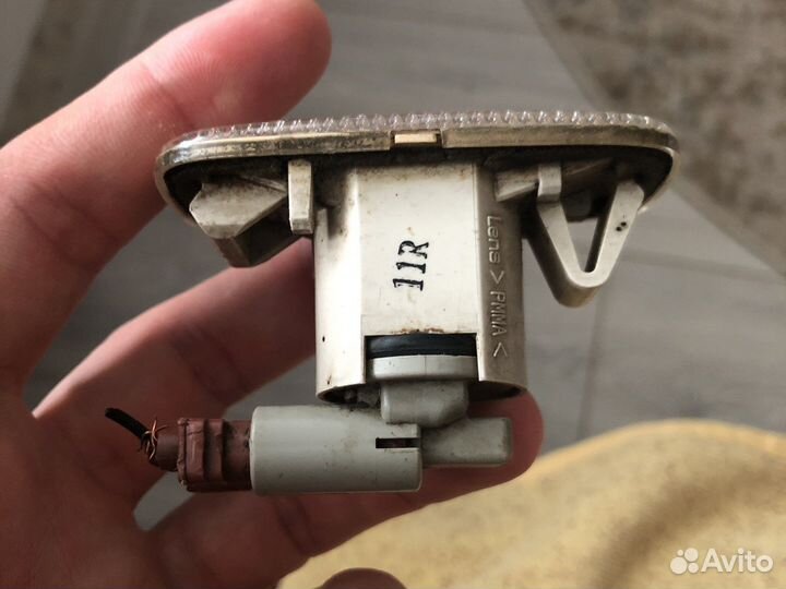 Поворотник ниссан