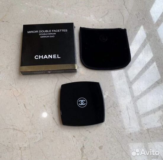 Компактные зеркала Chanel