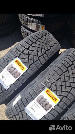 Pirelli Ice Zero FR 215/60 R16