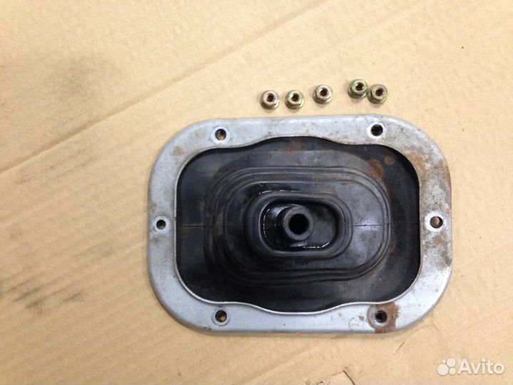 Чехол-уплотнитель Мицубиси Монтеро Паджеро Спорт 1