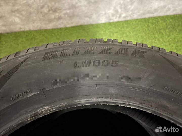 Bridgestone Blizzak LM-005 215/55 R16 97V