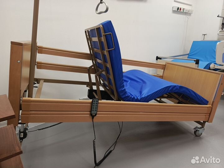 Медицинская кровать с 120 см. ширина ложе